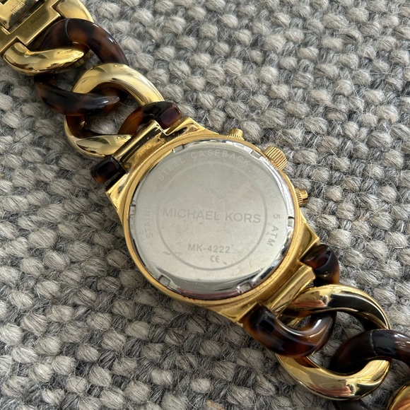 Michael Kors Runway Twist Watch - Picture 5 of 8